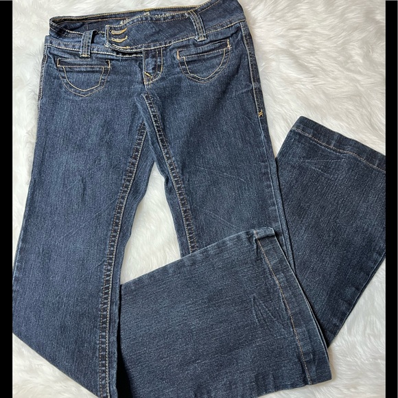 Wallflower Foxy ext. tab. Low rise flare denim jean in size 3 - Picture 2 of 5